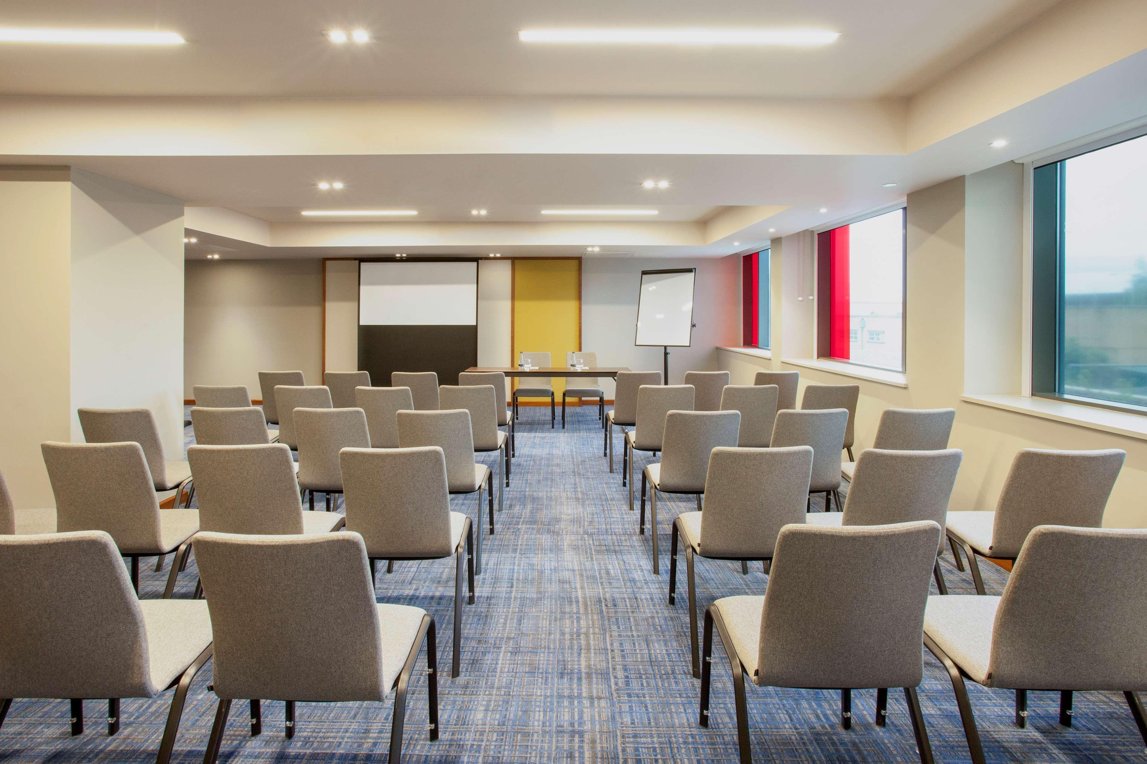 Hyatt Place West London Hayes Хитроу Экстерьер фото