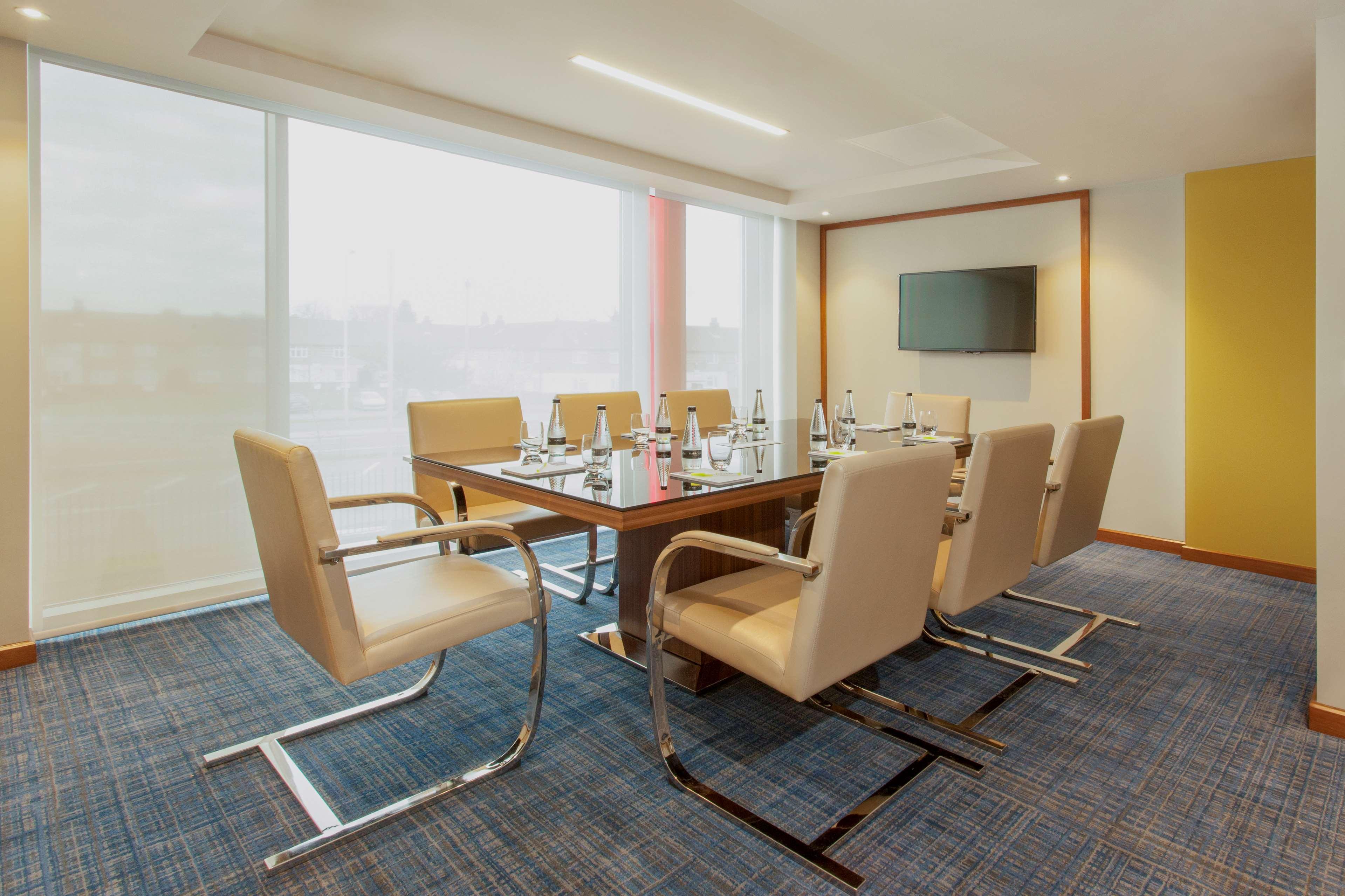 Hyatt Place West London Hayes Хитроу Экстерьер фото