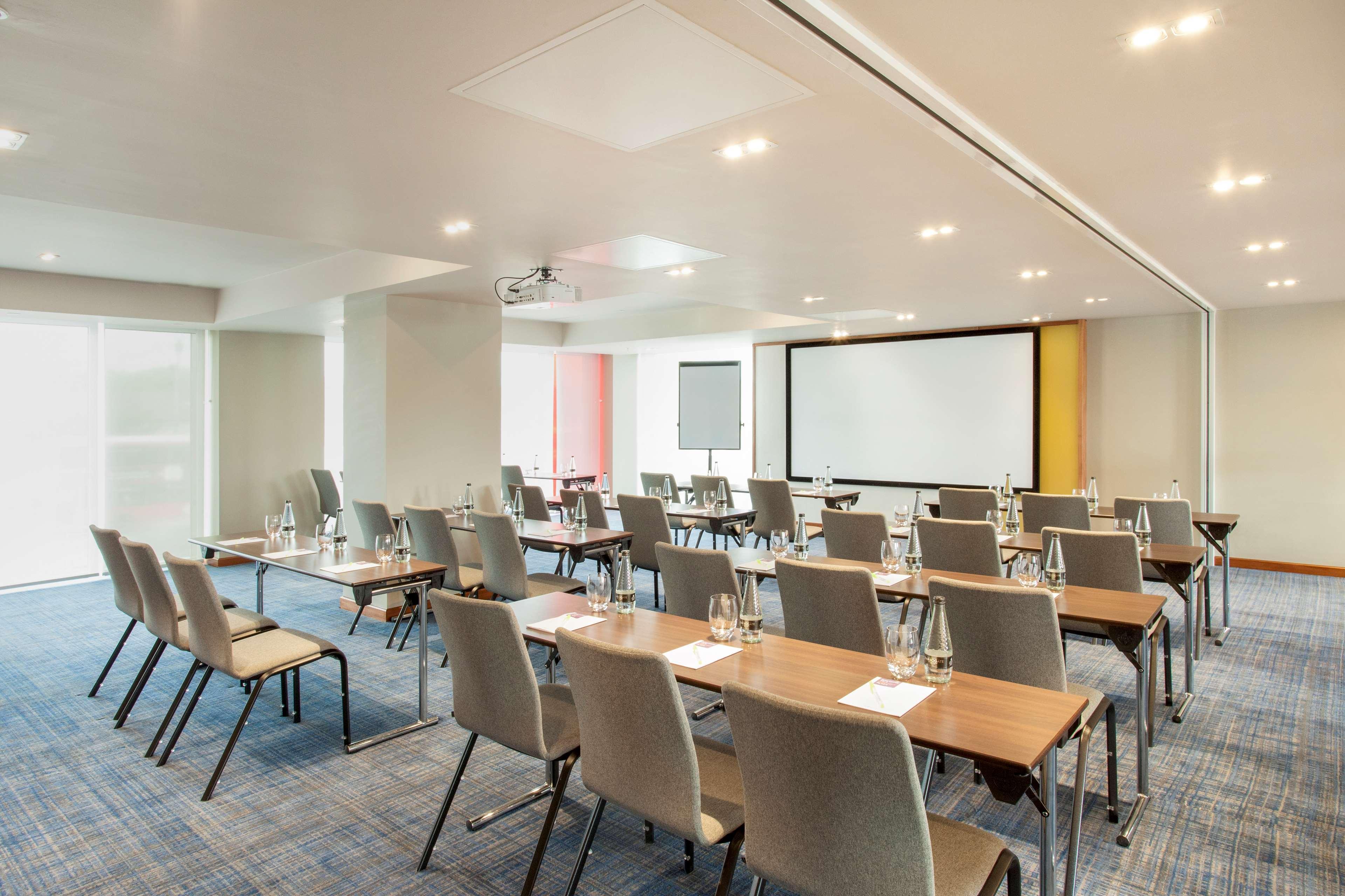 Hyatt Place West London Hayes Хитроу Экстерьер фото