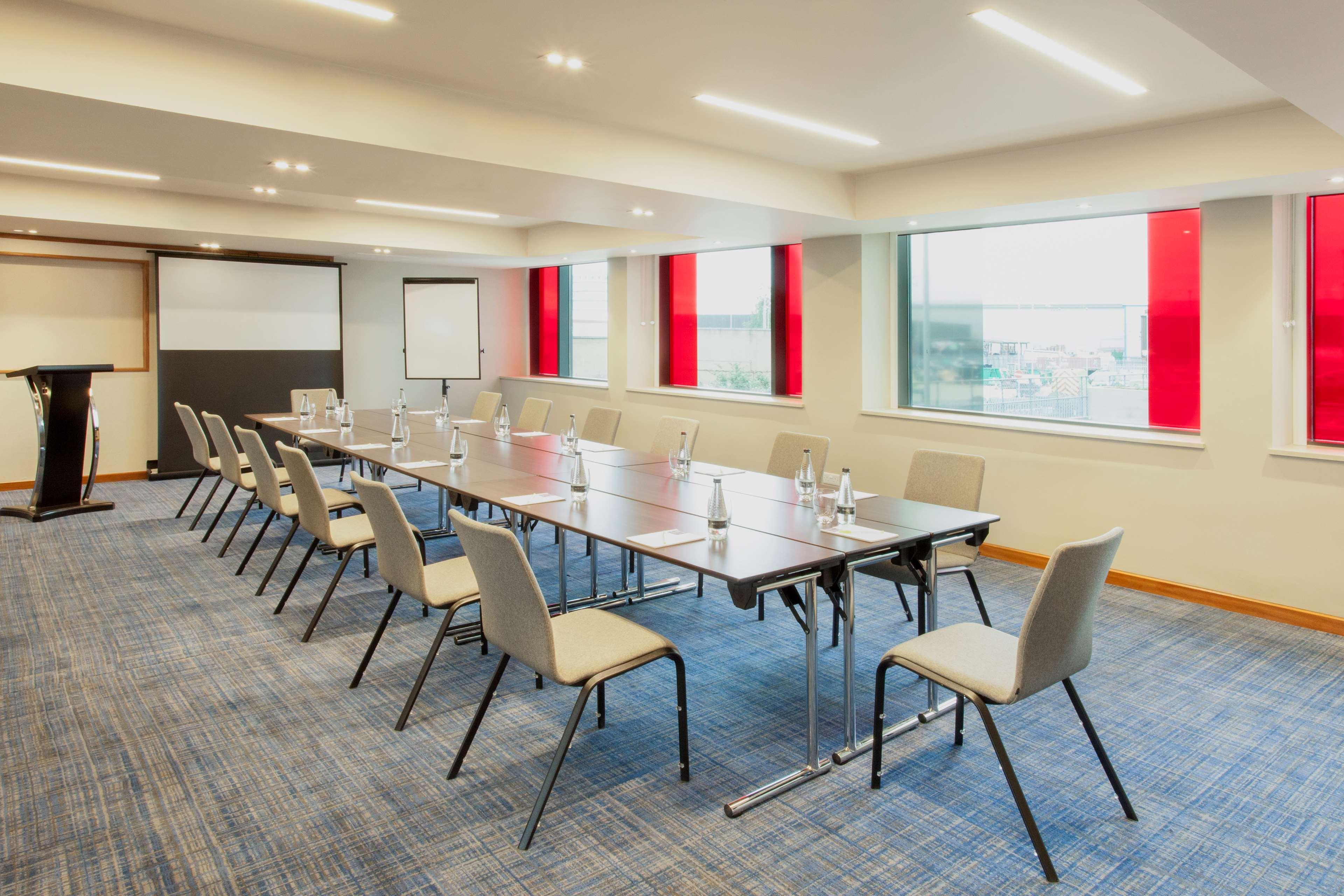 Hyatt Place West London Hayes Хитроу Экстерьер фото