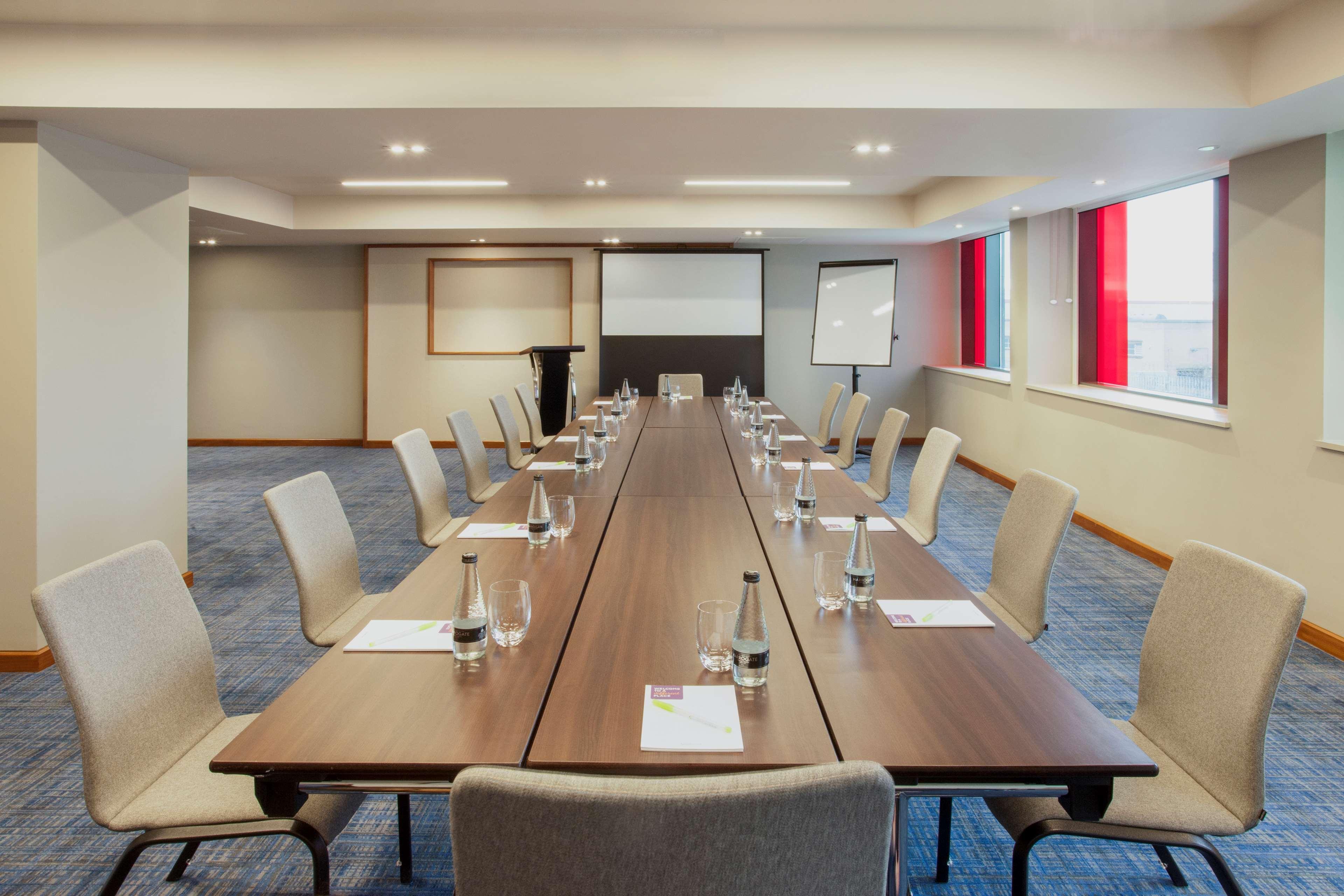 Hyatt Place West London Hayes Хитроу Экстерьер фото