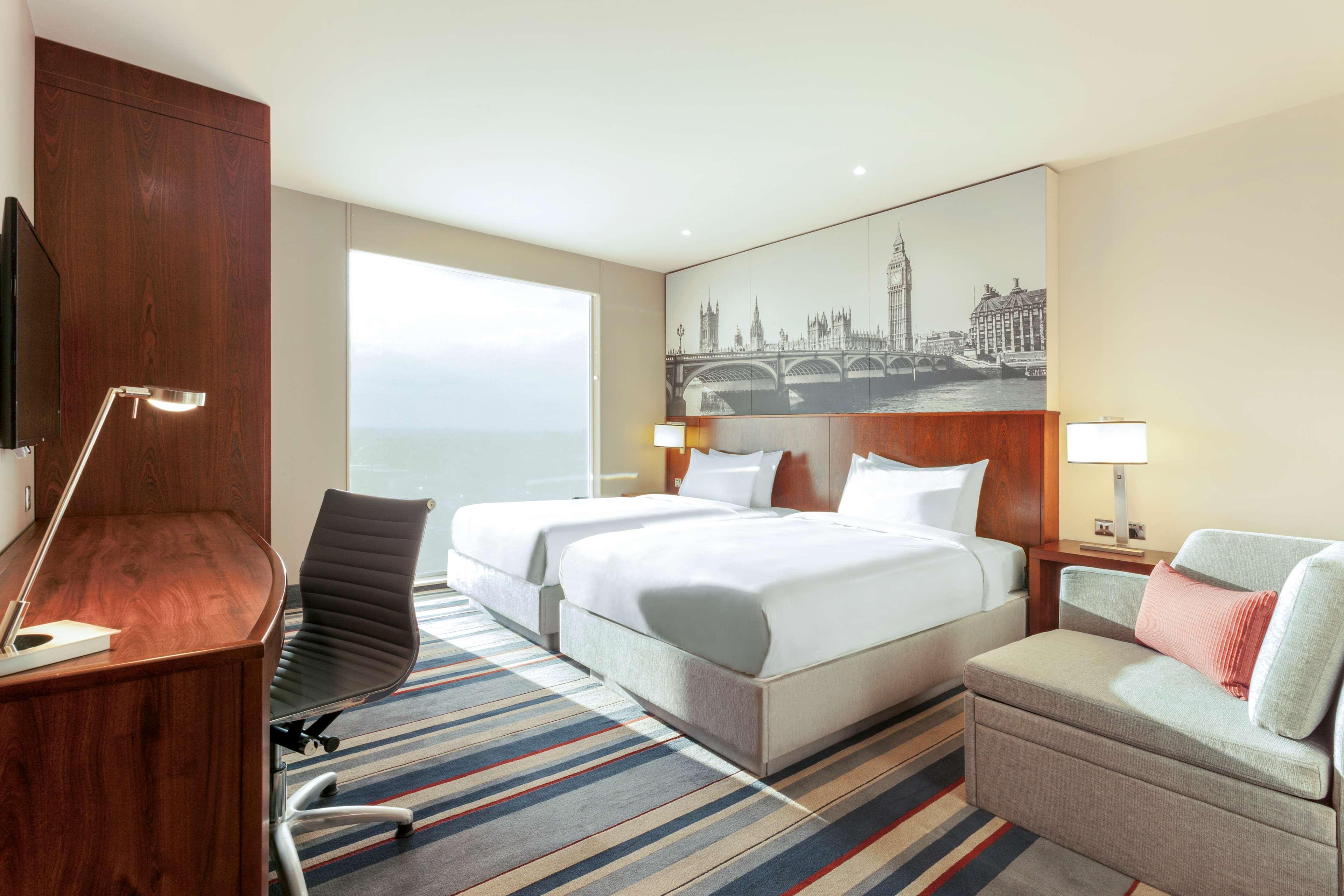 Hyatt Place West London Hayes Хитроу Экстерьер фото